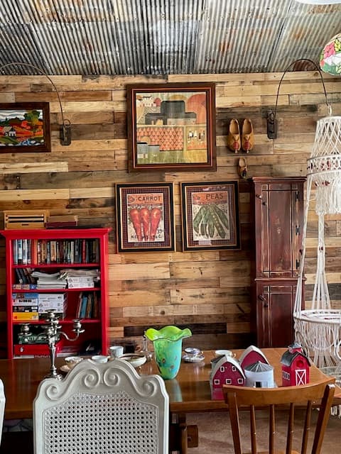 Coffe and tea bar in the common area "roost"